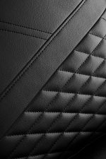 Чорне крісло SENSE7 Spellcaster Senshi Edition - Стильний комфорт та підтримка для геймерів - Зображення 5